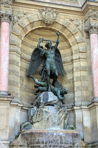 Saint Michel terrassant le dragon de Francisque Duret (1804-1865), Fontaine Saint-Michel, Paris. (Source : Wikipedia) 